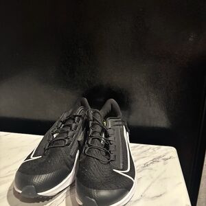 Nike Women's Black and White Athletic Sneakers